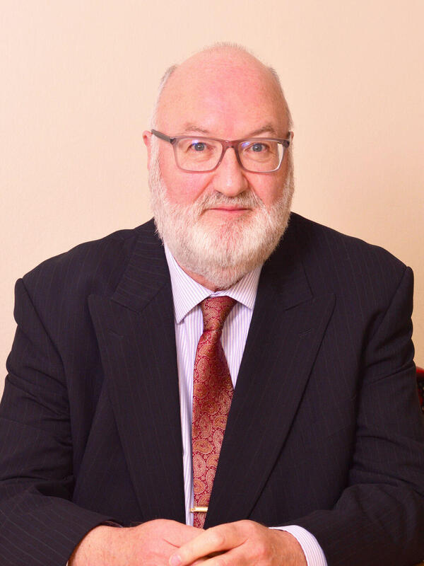 Dr Robert Ash